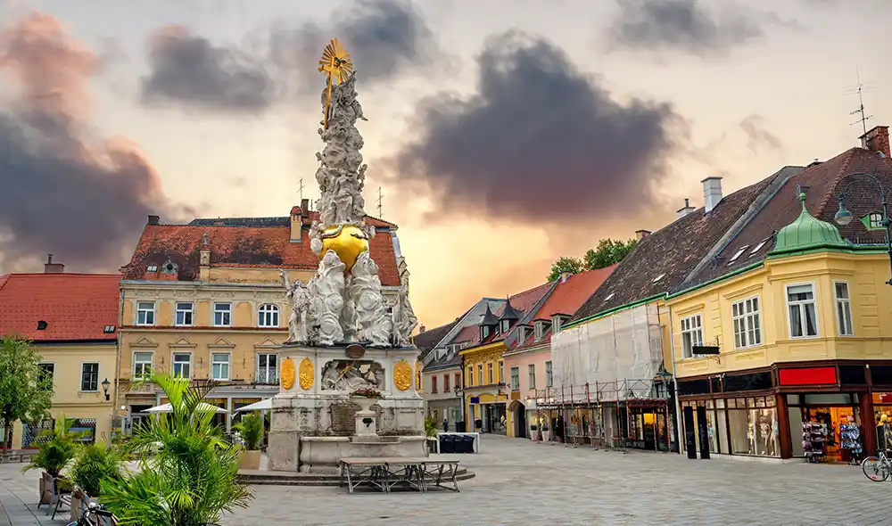 Dreifaltigkeitssäule am Hauptplatz in Baden bei Wien, einer der Orte für Landventure-Missionen
