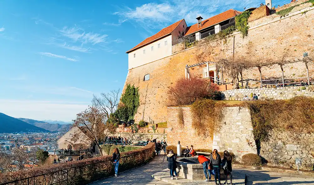 walk on Graz’s Schlossberg with panoramic views – exciting Landventure missions await here