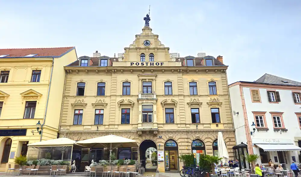 Posthof am Mödlinger Hauptplatz, ein Ort für Landventure-Missionen