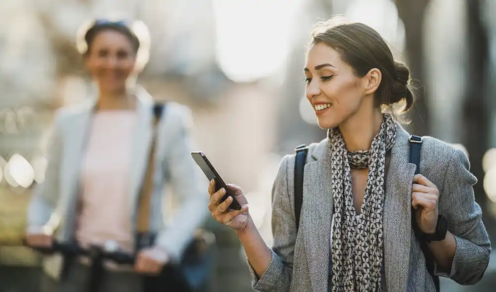 a woman participates in a Landventure scavenger hunt in Mödling using her smartphone