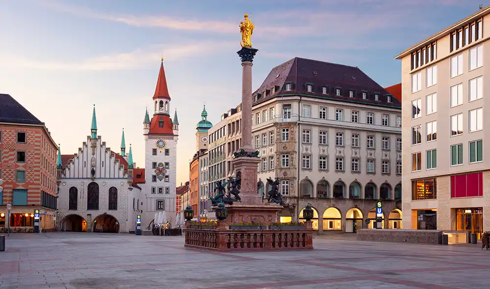 the view of Marienplatz in Munich, where an exciting Landventure outdoor detective game can be played