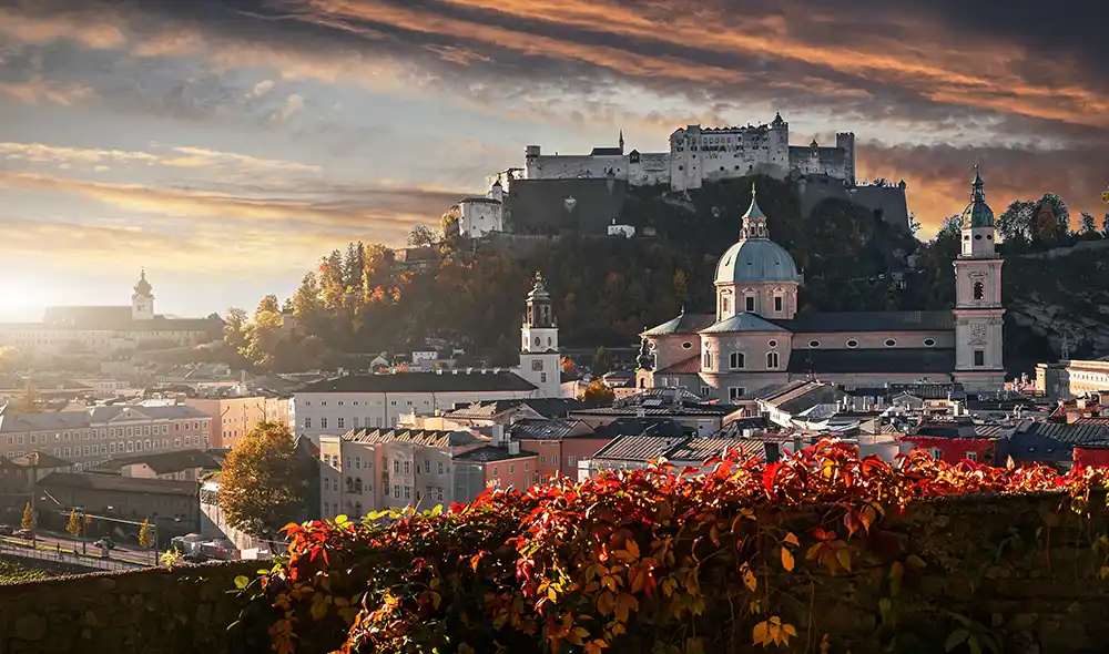 die Festung Hohensalzburg im Abendlicht – ein stimmungsvoller Ort für Landventure-Missionen